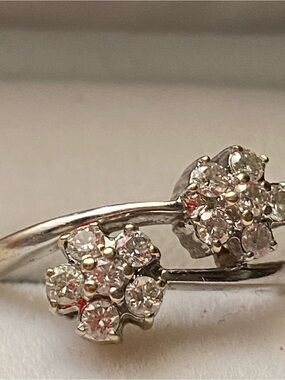 18k Bypass Diamond Flower Ring